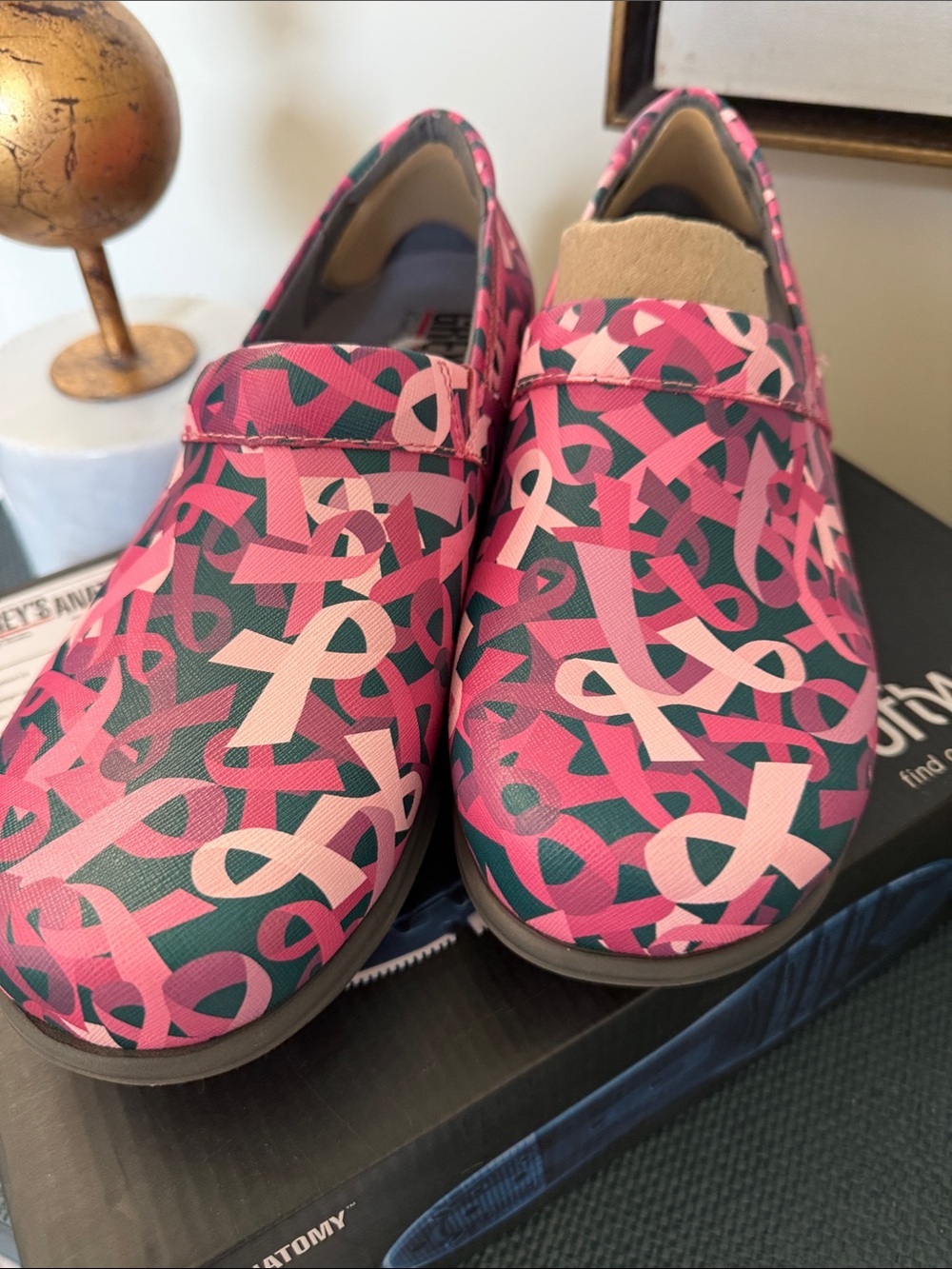 SoftWalk Pink Ribbon Grey’s Anatomy Meredith Breast Cancer Awareness Clogs New
